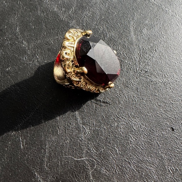 Elegant Gold and Garnet Statement Ring - Picture 2 of 4